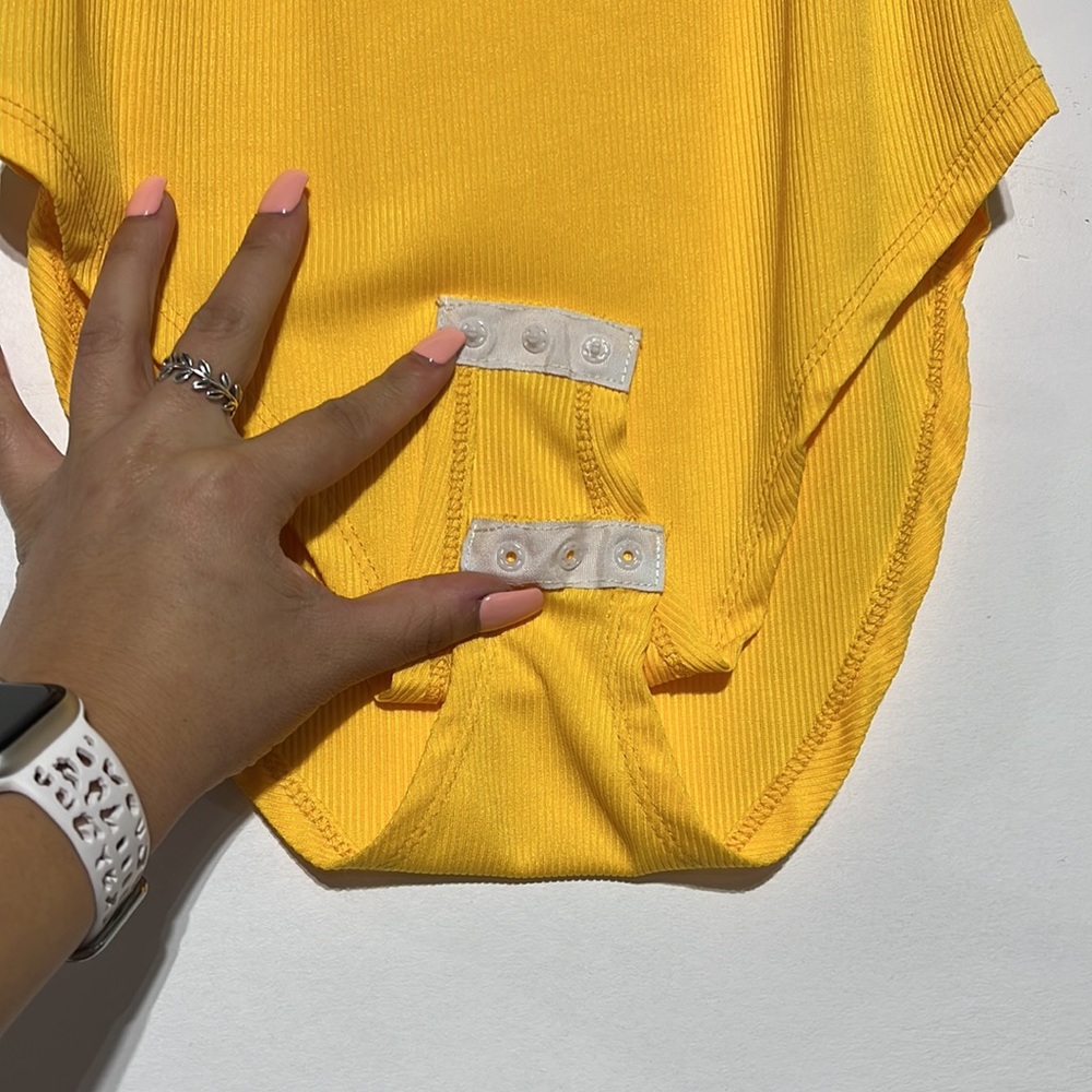 Shein Yellow Ruffle Ribbed Bodysuit Size M - Picture 4 of 7